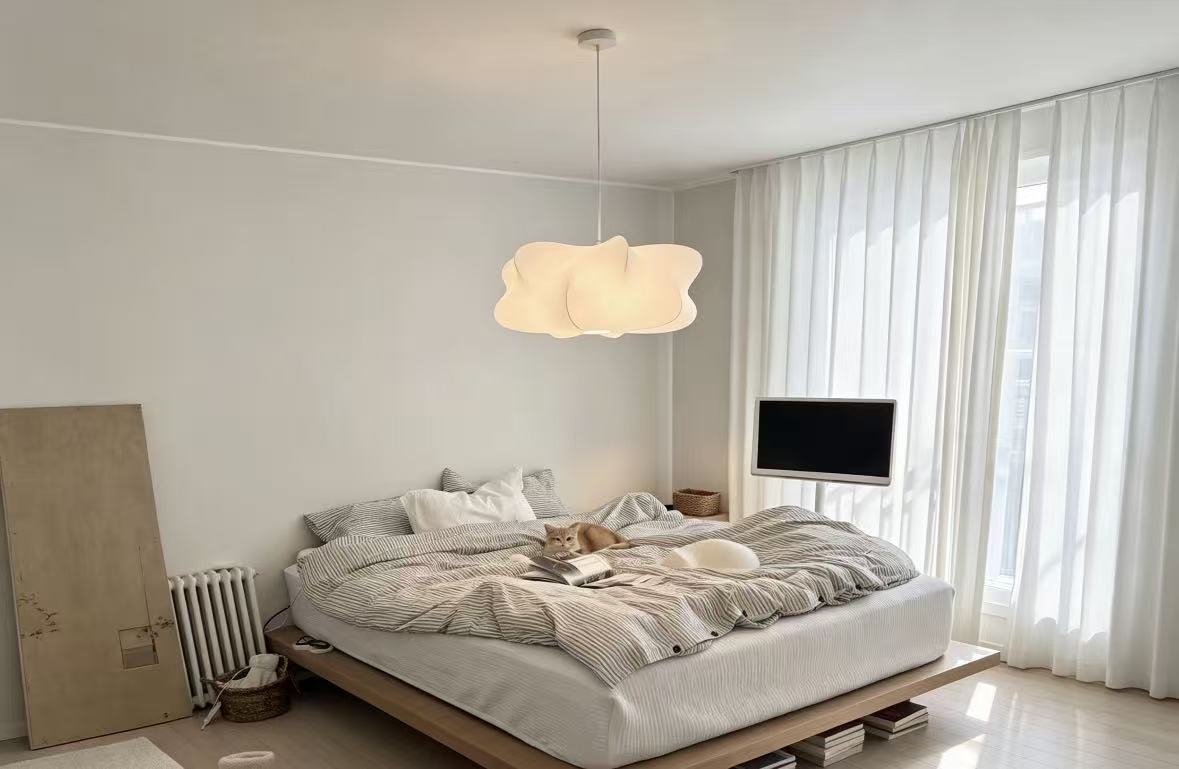 How Artificial Silk Bedside Lamps Improve Bedroom Ambience?