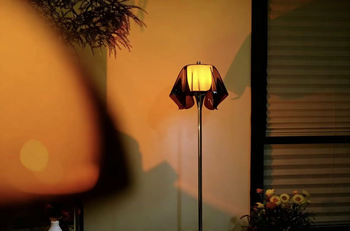 Why Does the Same Bulb Look Different in Different Lamps?
