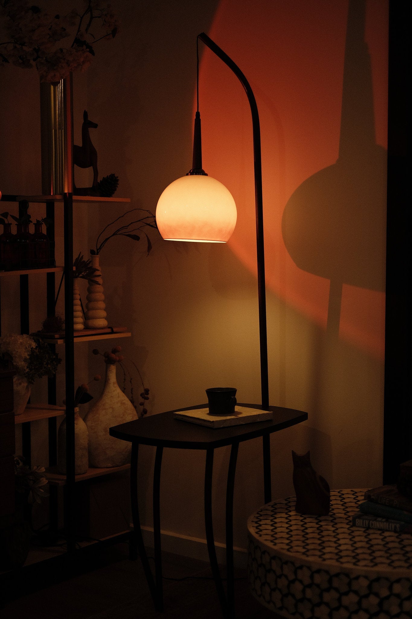 Domus Pollo Floor Lamp with Side Table – Retro Walnut & Glass Statement Light - Homezee