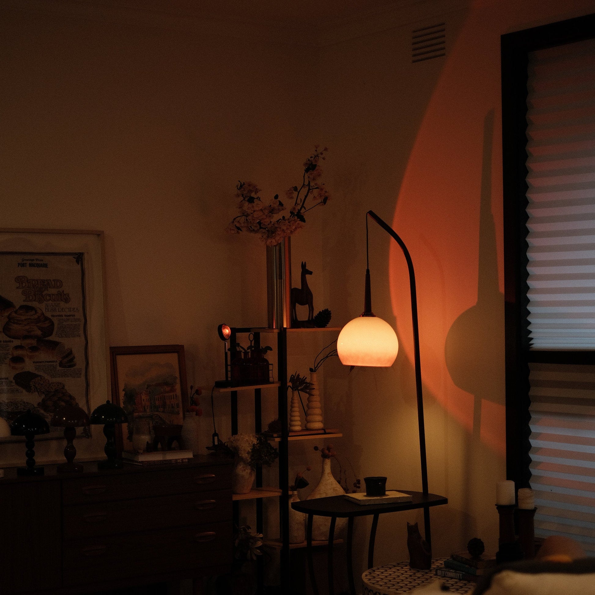 Domus Pollo Floor Lamp with Side Table – Retro Walnut & Glass Statement Light - Homezee