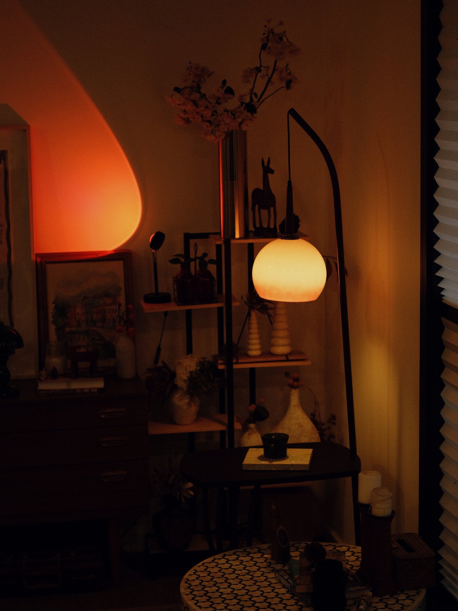 Domus Pollo Floor Lamp with Side Table – Retro Walnut & Glass Statement Light - Homezee