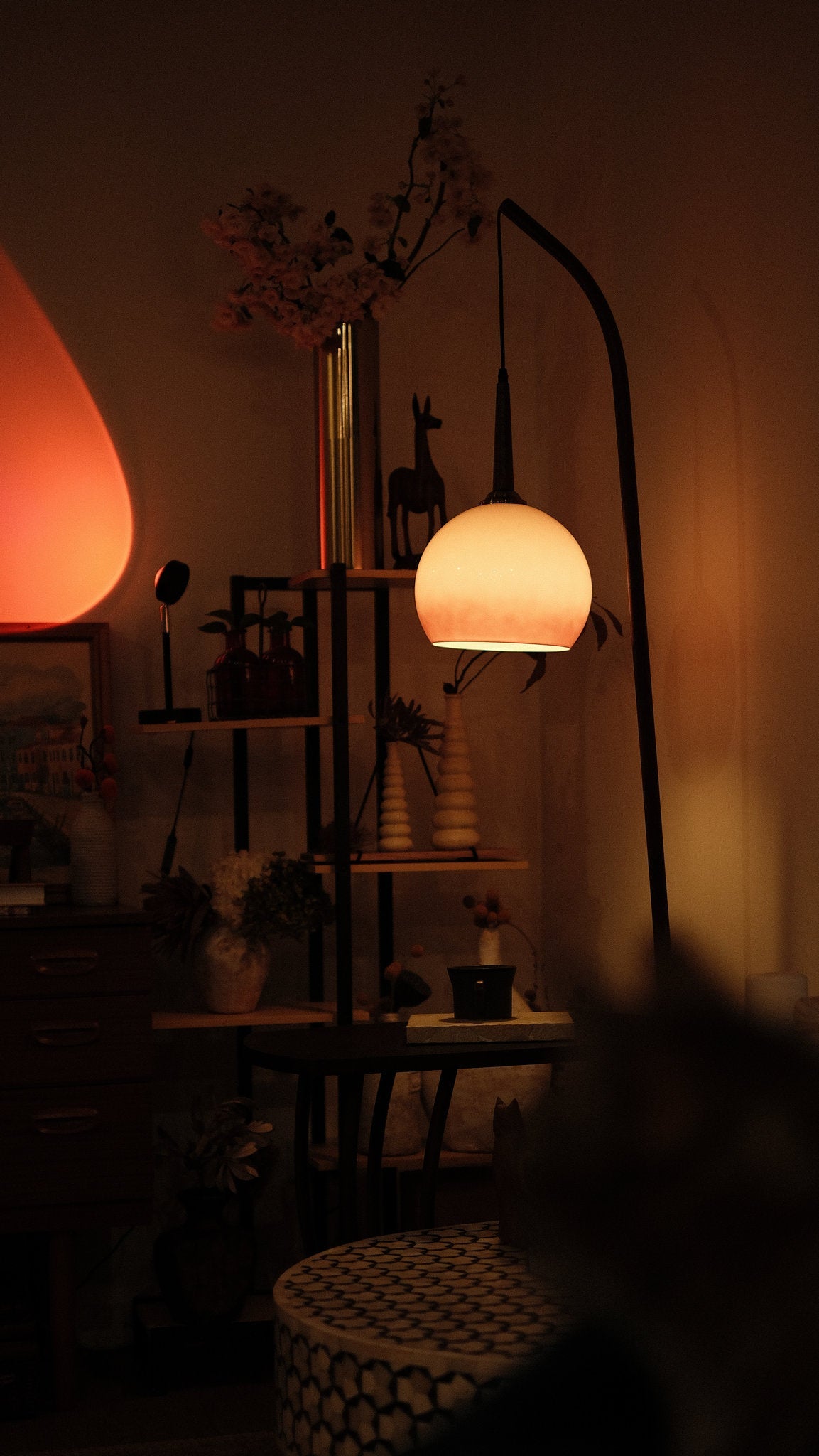 Domus Pollo Floor Lamp with Side Table – Retro Walnut & Glass Statement Light - Homezee