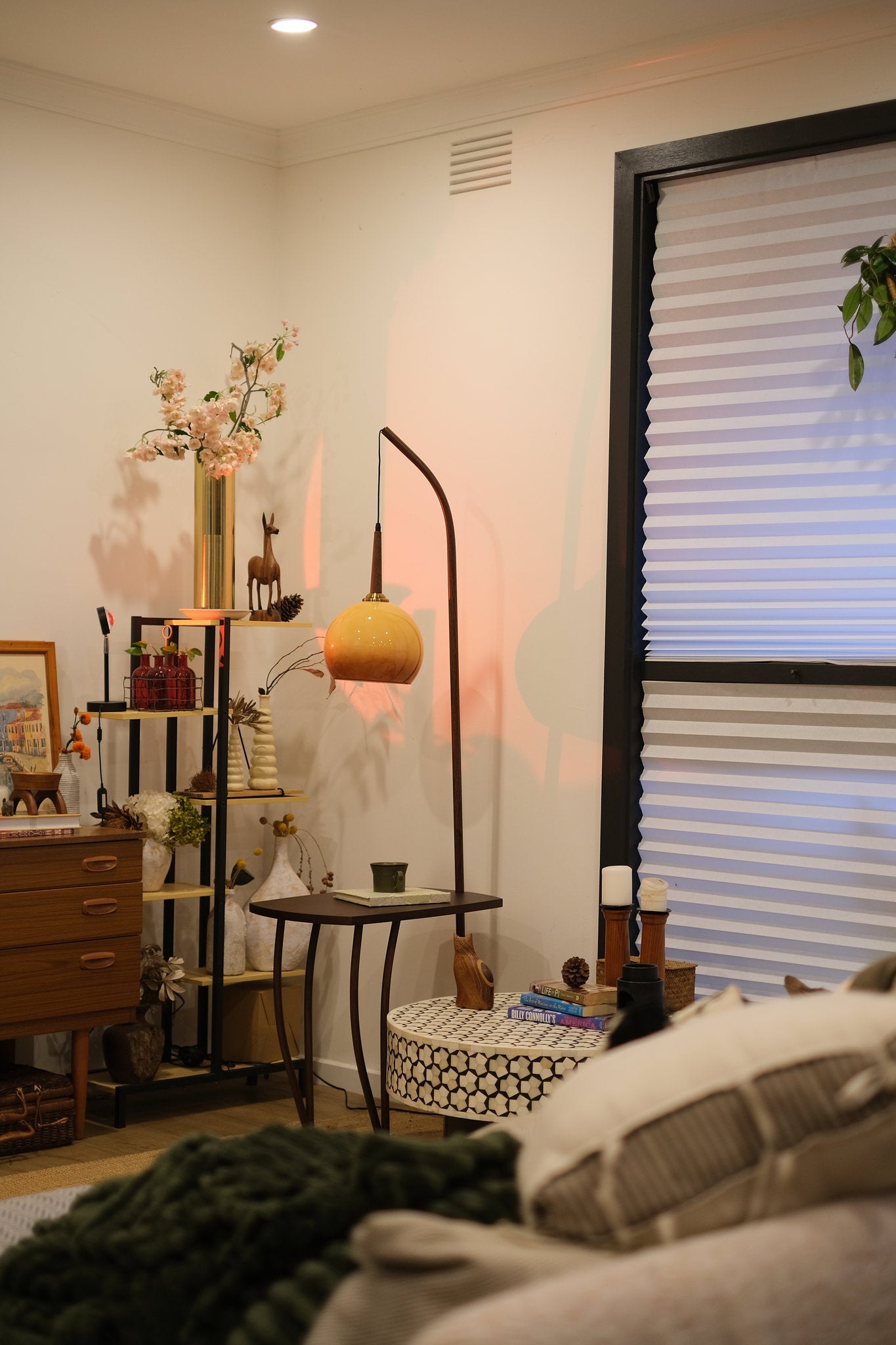 Domus Pollo Floor Lamp with Side Table – Retro Walnut & Glass Statement Light - Homezee