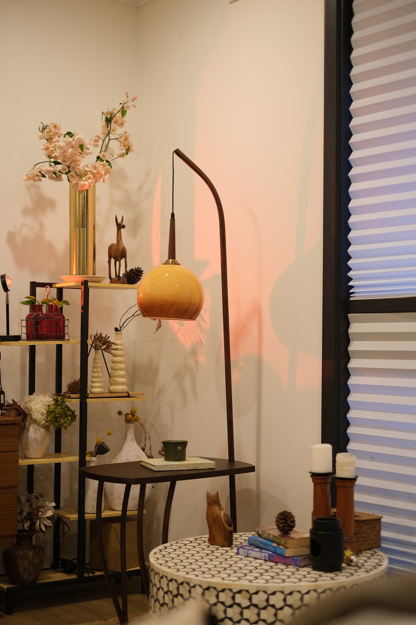 Domus Pollo Floor Lamp with Side Table – Retro Walnut & Glass Statement Light - Homezee